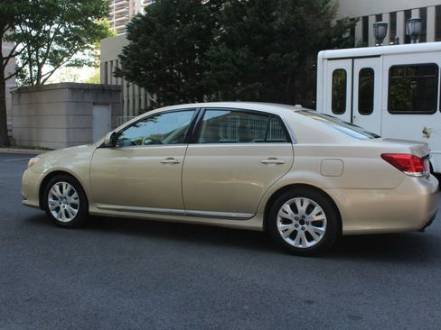 Used 2011 Toyota Avalon FWD image 9
