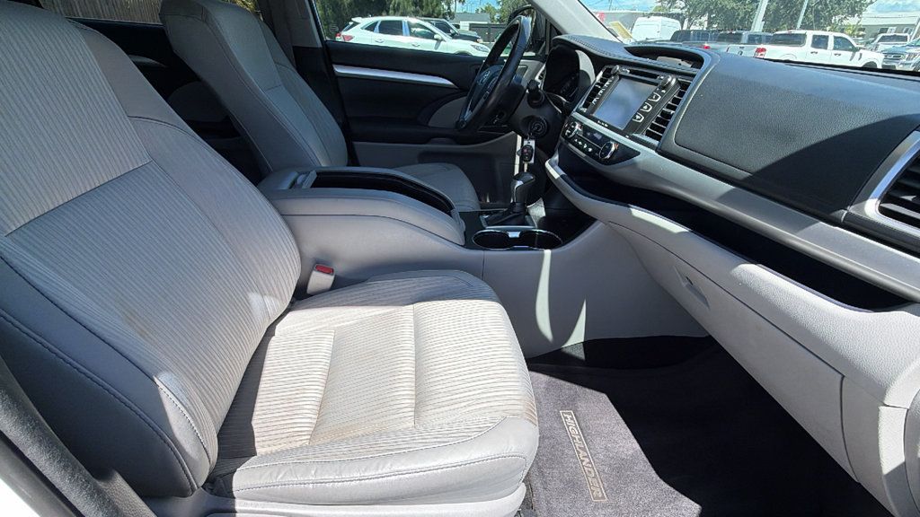 Used 2018 Toyota Highlander Plus FWD image 28