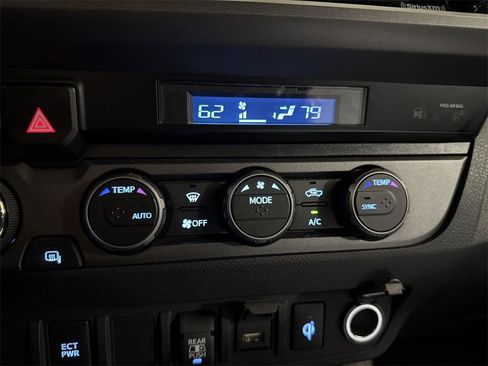 Used 2022 Toyota Tacoma TRD Sport image 16