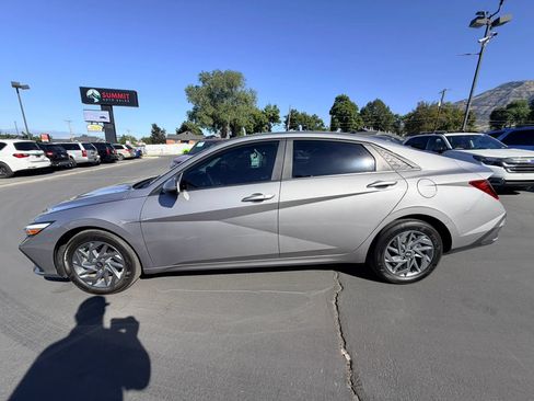 Used 2024 Hyundai Elantra SEL FWD image 7