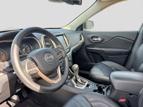 Used 2014 Jeep Cherokee Limited w/ Technology Group AWD/4WD image 2