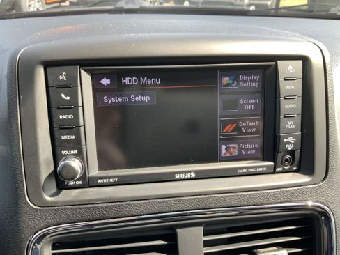 Used 2019 Dodge Grand Caravan SE w/ UConnect Hands-Free Group FWD image 32