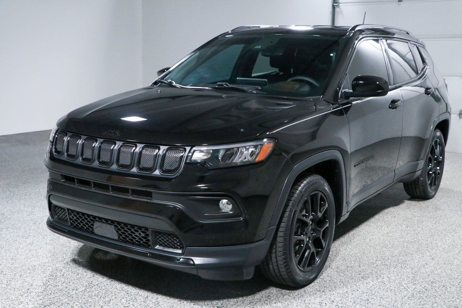 Used 2022 Jeep Compass Latitude FWD image 30