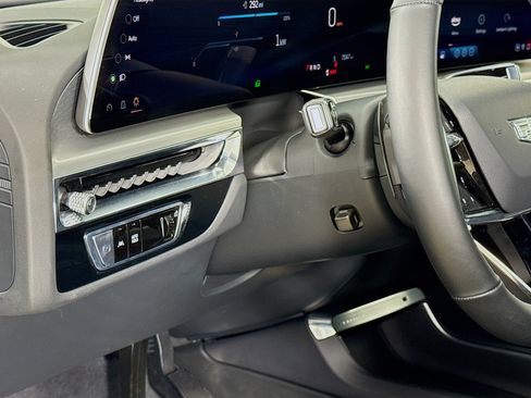 Used 2025 Cadillac Lyriq Luxury image 10