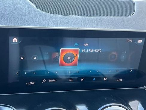 Used 2021 Mercedes-Benz GLB 250 image 21