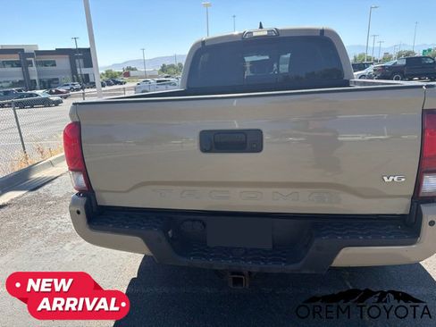 Used 2018 Toyota Tacoma TRD Sport w/ Technology Package AWD/4WD image 9
