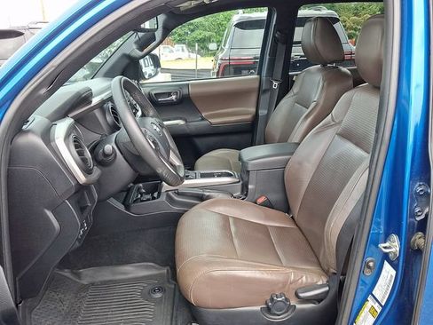 Used 2016 Toyota Tacoma Limited RWD image 9