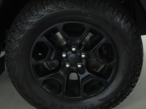 Used 2019 Jeep Cherokee Trailhawk w/ Cold Weather Group AWD/4WD image 39