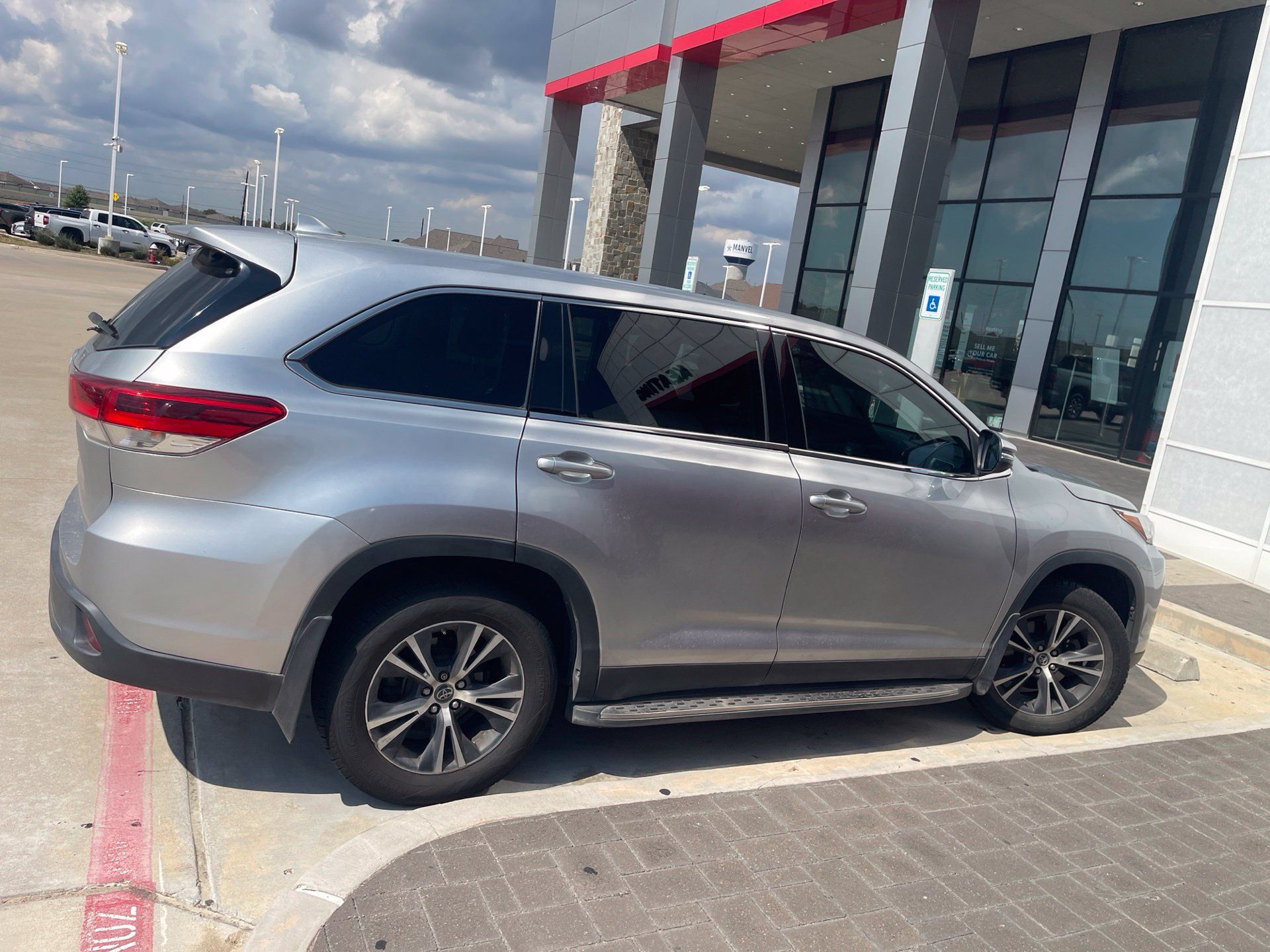 Used 2019 Toyota Highlander Plus FWD image 21