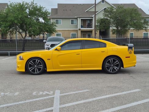 Used 2012 Dodge Charger SRT8 Super Bee w/ Driver Convenience Group II RWD image 8