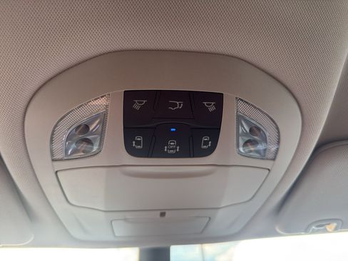 Used 2024 Chrysler Pacifica Touring-L FWD image 22
