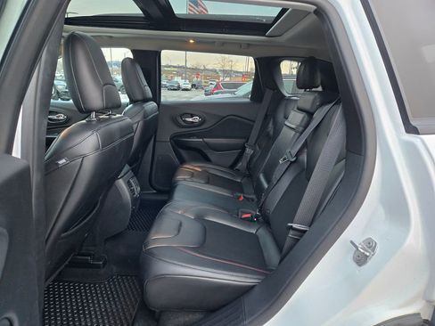 Used 2019 Jeep Cherokee Trailhawk w/ Comfort/Convenience Group image 31
