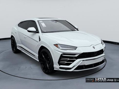Used 2022 Lamborghini Urus image 2