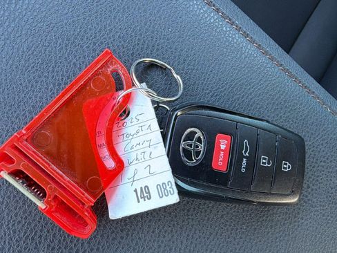 Used 2025 Toyota Camry XLE image 29