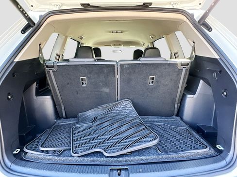 Used 2024 Volkswagen Atlas SE image 25