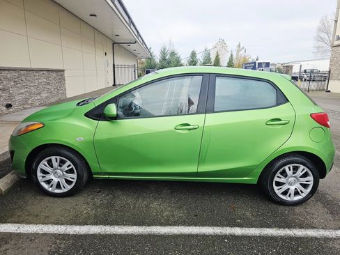 Used 2012 MAZDA MAZDA2 Sport image 2