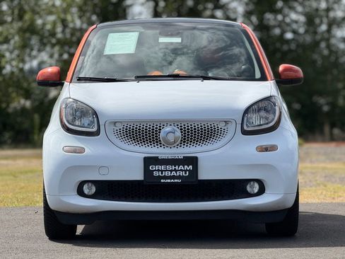 Used 2016 smart fortwo passion RWD image 2