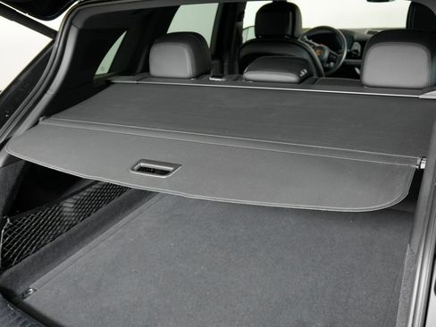 Certified 2024 Porsche Cayenne AWD/4WD image 45