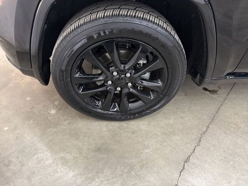 Used 2019 Jeep Grand Cherokee Altitude image 23