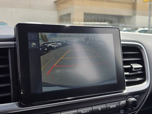 Used 2025 Hyundai Venue SEL image 17