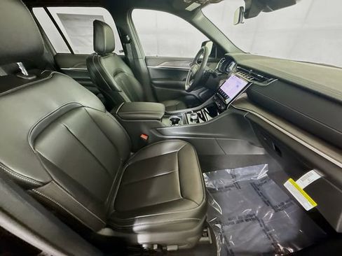 New 2025 Jeep Grand Cherokee Limited image 28