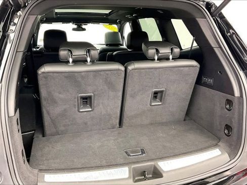 Used 2025 Cadillac XT6 Premium Luxury image 27