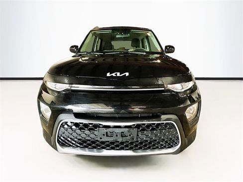 Used 2022 Kia Soul LX image 2