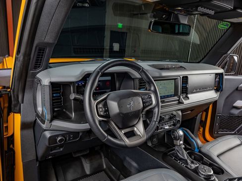Used 2022 Ford Bronco Black Diamond image 16