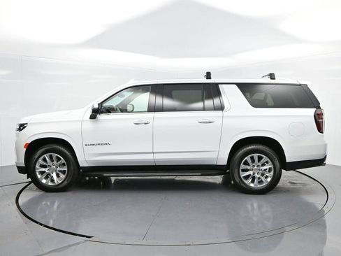 Used 2024 Chevrolet Suburban Premier w/ Premium Package AWD/4WD image 5