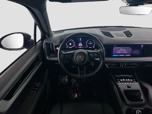 Used 2024 Porsche Cayenne S image 17
