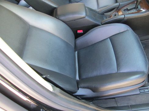 Used 2008 Saab 9-3 2.0T w/ Moonroof Package FWD image 34