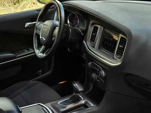 Used 2022 Dodge Charger SXT image 9