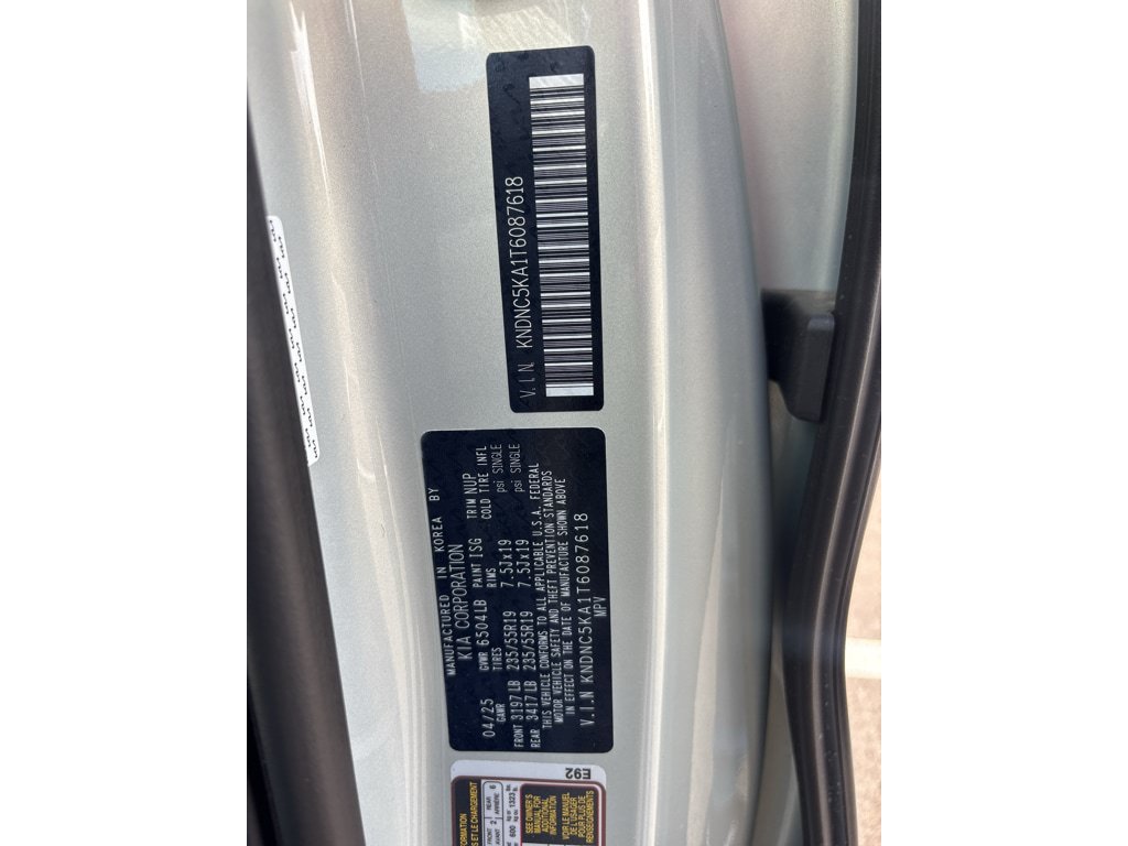 Used 2026 Kia Carnival EX FWD image 35