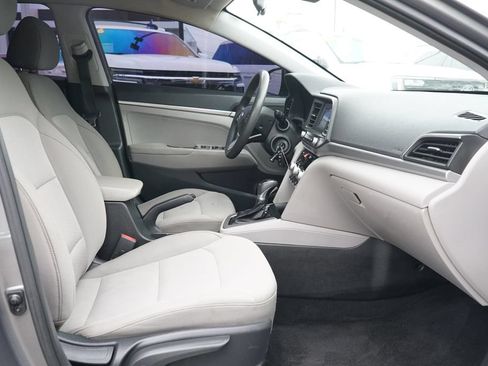 Used 2020 Hyundai Elantra SE FWD image 9
