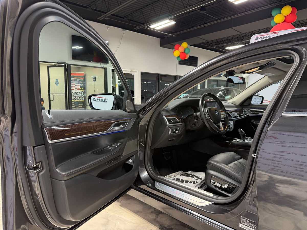 Used 2020 BMW 740i xDrive w/ Cold Weather Package AWD/4WD image 26