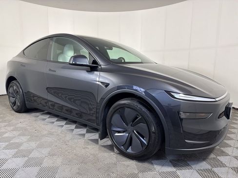 Used 2026 Tesla Model Y Long Range image 10