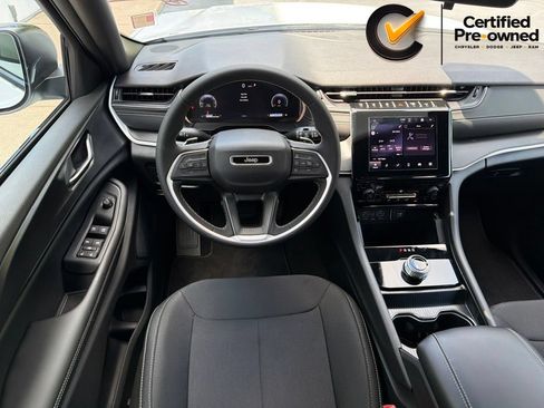 Used 2026 Jeep Grand Cherokee L Laredo RWD image 5