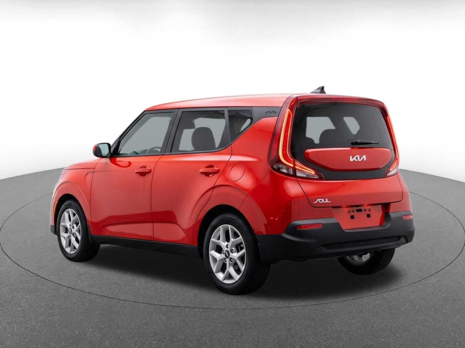 Used 2025 Kia Soul LX w/ LX Technology Package FWD image 6