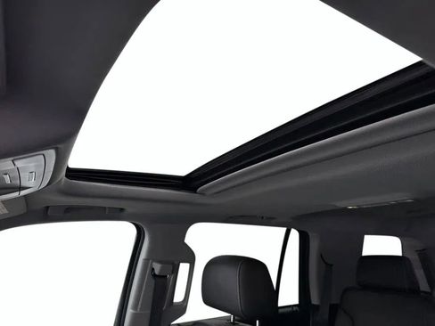 Used 2019 Chevrolet Tahoe Premier w/ RST 6.2L Performance Edition AWD/4WD image 26