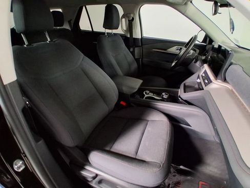 Used 2025 Ford Explorer Active AWD/4WD image 15