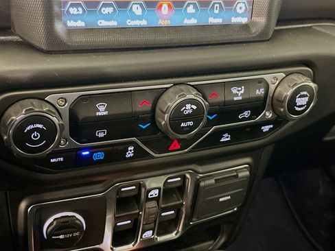 Used 2023 Jeep Wrangler Sahara image 24