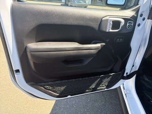 Used 2022 Jeep Gladiator Sport AWD/4WD image 8