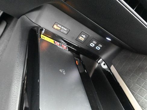 Used 2025 Toyota Camry XLE w/ Premium Plus Package FWD image 12