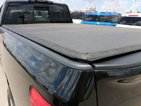 Used 2017 Nissan Titan SV RWD image 10