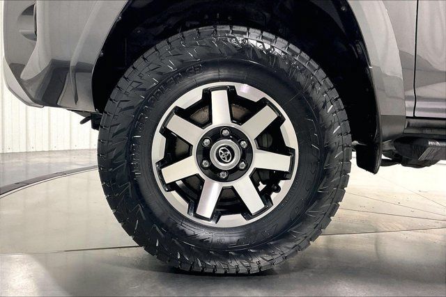 Used 2023 Toyota 4Runner TRD Off-Road Premium w/ Off Road Premium Plus Package AWD/4WD image 9