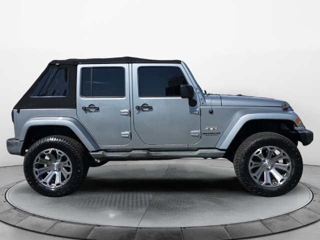 Used 2017 Jeep Wrangler Unlimited Sahara AWD/4WD image 6