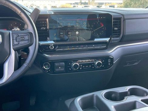 Used 2025 GMC Sierra 1500 SLT image 6