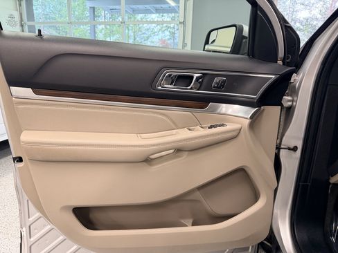 Used 2018 Ford Explorer Limited image 15
