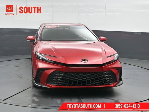 Used 2025 Toyota Camry SE image 5