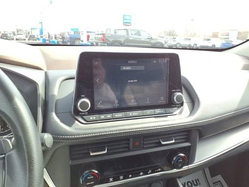 Used 2023 Nissan Rogue SV image 10